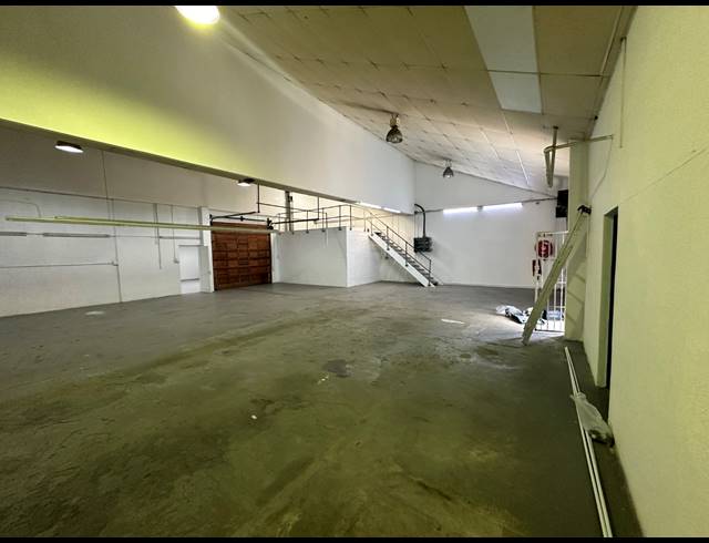 571M² WORKSHOP TO LET IN PAARDEN EILAND